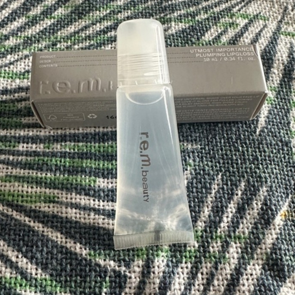 r.e.m. beauty Utmost Importance Plumping Lip Gloss - Clear